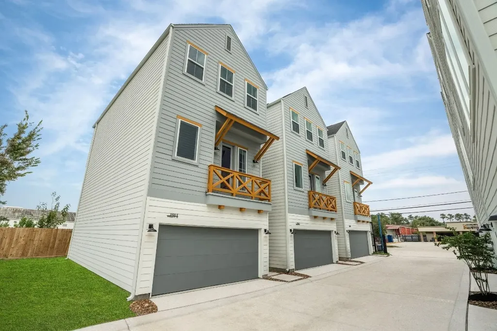3905 Pinemont Drive F Houston TX 77018