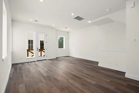 3905 Pinemont Drive F Houston TX 77018