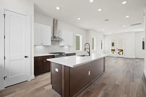 3905 Pinemont Drive F Houston TX 77018