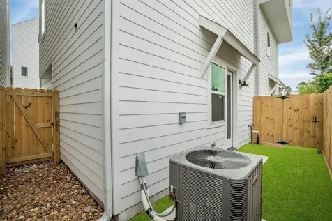 3905 Pinemont Drive F Houston TX 77018