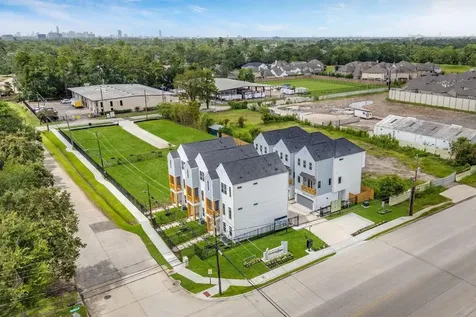 3905 Pinemont Drive F Houston TX 77018