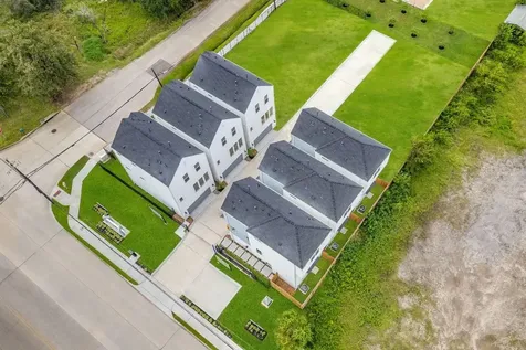 3905 Pinemont Drive F Houston TX 77018