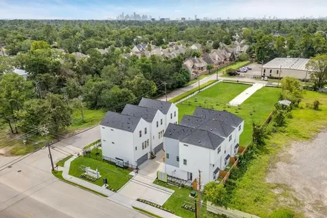 3905 Pinemont Drive F Houston TX 77018