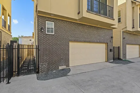 5525 Petty Street B Houston TX 77007