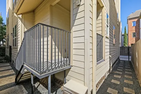 5525 Petty Street B Houston TX 77007
