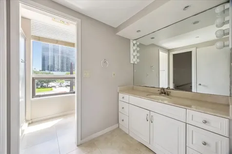 5110 San Felipe Street 43w Houston TX 77056