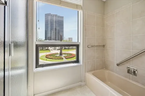 5110 San Felipe Street 43w Houston TX 77056