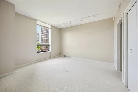 5110 San Felipe Street 43w Houston TX 77056