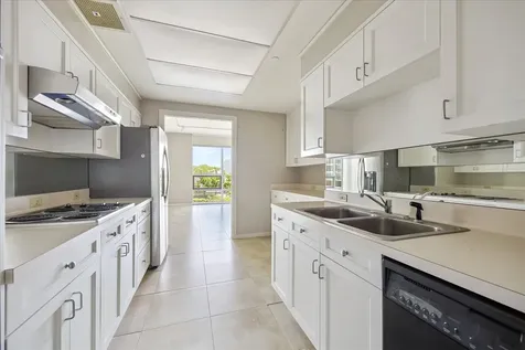 5110 San Felipe Street 43w Houston TX 77056