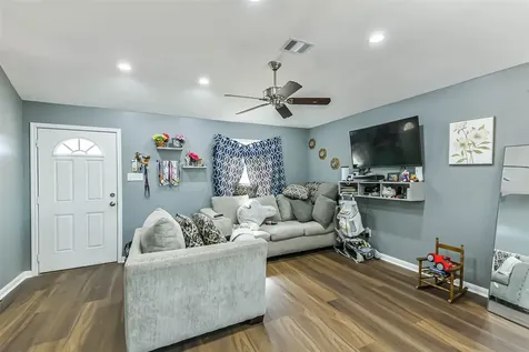 165 Road 5215 Cleveland TX 77327