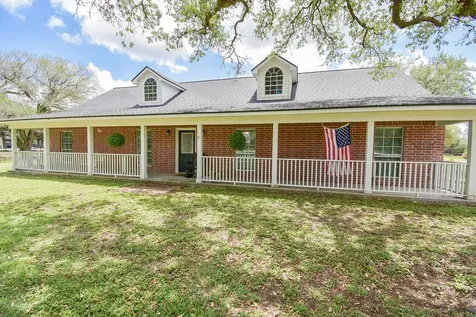 4427 County Road 382 Louise TX 77455