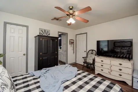 4427 County Road 382 Louise TX 77455