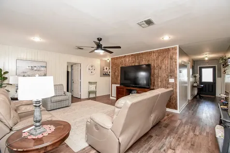 4427 County Road 382 Louise TX 77455