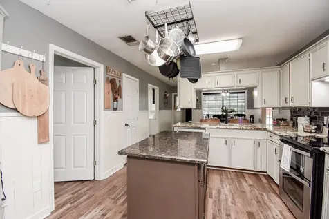 4427 County Road 382 Louise TX 77455