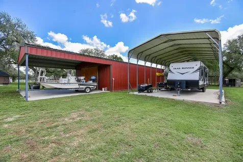 4427 County Road 382 Louise TX 77455