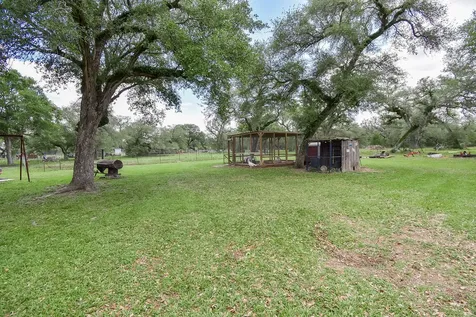 4427 County Road 382 Louise TX 77455