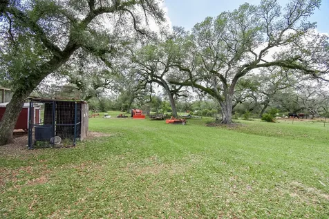 4427 County Road 382 Louise TX 77455