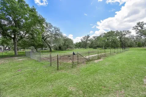 4427 County Road 382 Louise TX 77455