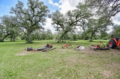 4427 County Road 382 Louise TX 77455