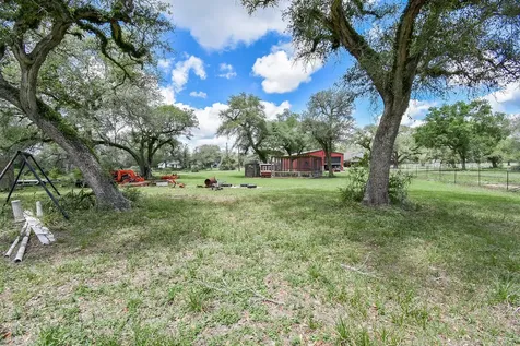 4427 County Road 382 Louise TX 77455