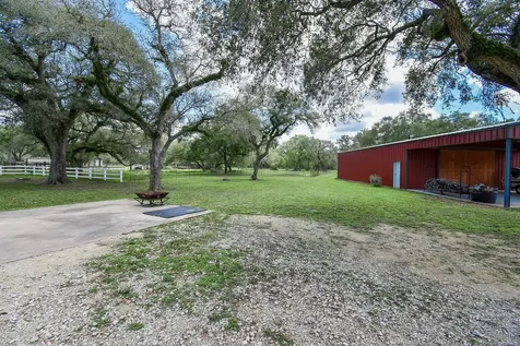 4427 County Road 382 Louise TX 77455