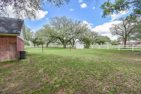 4427 County Road 382 Louise TX 77455