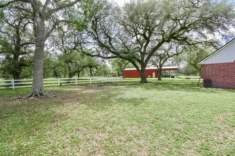 4427 County Road 382 Louise TX 77455