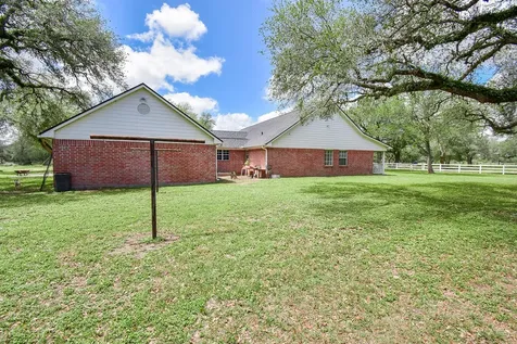 4427 County Road 382 Louise TX 77455
