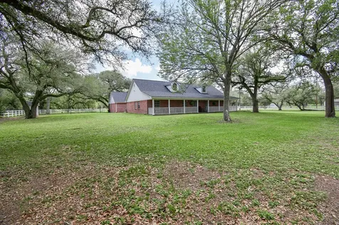 4427 County Road 382 Louise TX 77455