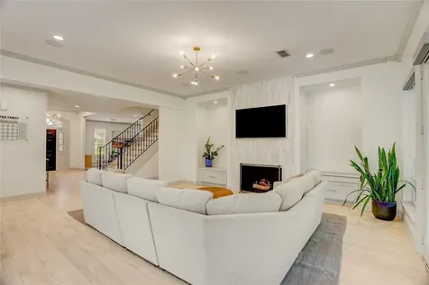 18 Dartmoor Court Sugar Land TX 77479