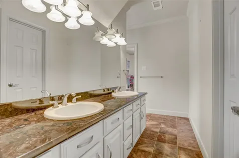 18 Dartmoor Court Sugar Land TX 77479