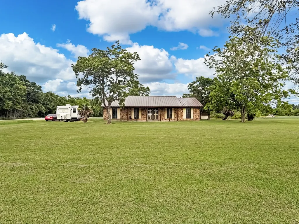 1576 County Road 614 Dayton TX 77535