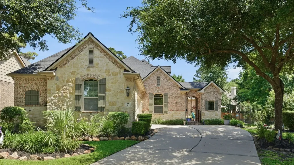 10 Little Falls Place Tomball TX 77375