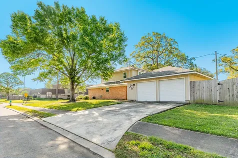52 S Bachelor Button Street Lake Jackson TX 77566