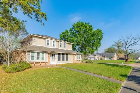52 S Bachelor Button Street Lake Jackson TX 77566