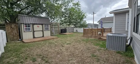 1206 Nelson Street Yoakum TX 77995