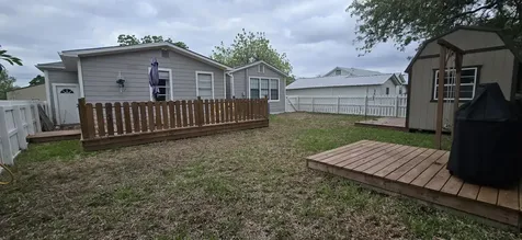 1206 Nelson Street Yoakum TX 77995