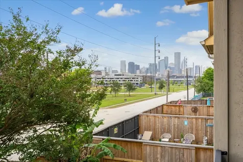 210 Grove Street Houston TX 77020