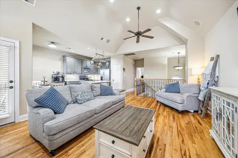210 Grove Street Houston TX 77020