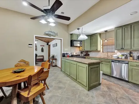 21441 Fm 705 Broaddus TX 75929