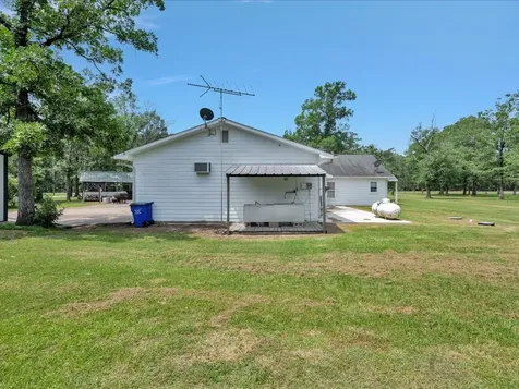 21441 Fm 705 Broaddus TX 75929