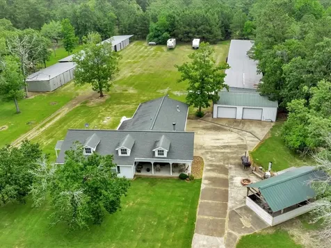 21441 Fm 705 Broaddus TX 75929