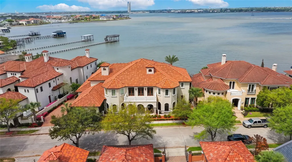 6 Waterford Oaks Lane Kemah TX 77565