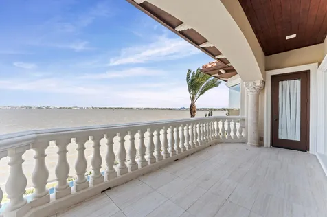6 Waterford Oaks Lane Kemah TX 77565