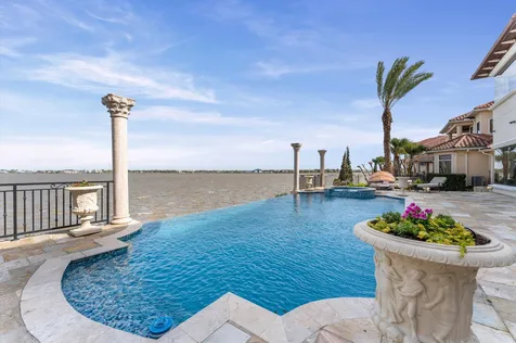 6 Waterford Oaks Lane Kemah TX 77565