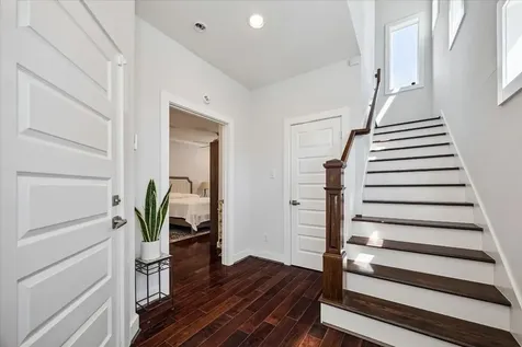 1047 W 17th Street Houston TX 77008