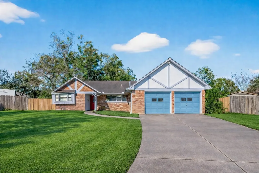 5703 Woodville Lane Pearland TX 77584