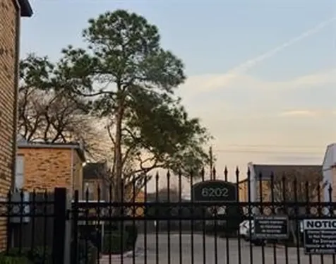 6202 Skyline Drive 44 Houston TX 77057