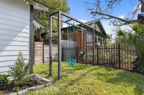 2626 Reagan Street Houston TX 77009