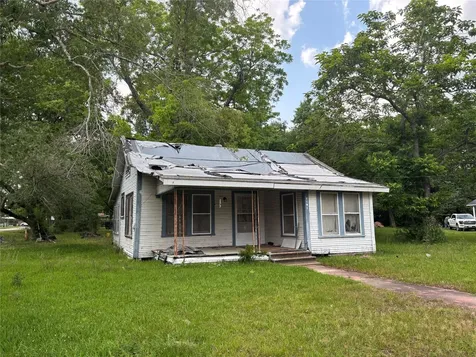 1101 N Blair Avenue Cleveland TX 77327